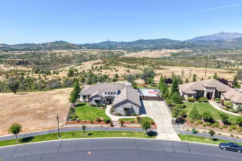 View/Area - 880 Santa Cruz Dr, Redding, CA 96003 photo 3 of 6