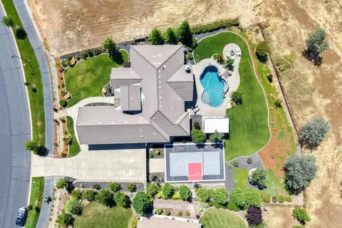 View/Area - 880 Santa Cruz Dr, Redding, CA 96003 photo 5 of 6