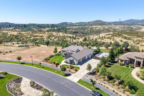 View/Area - 880 Santa Cruz Dr, Redding, CA 96003 photo 2 of 6