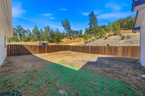 Exterior - 13839 Creek Trl, Redding, CA 96003 photo 6 of 7