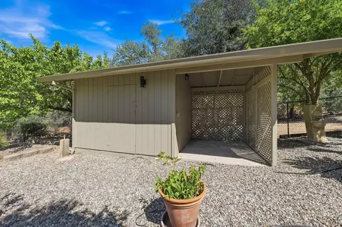 Exterior - 3350 Mountain Oak Dr, Redding, CA 96001 photo 13 of 19