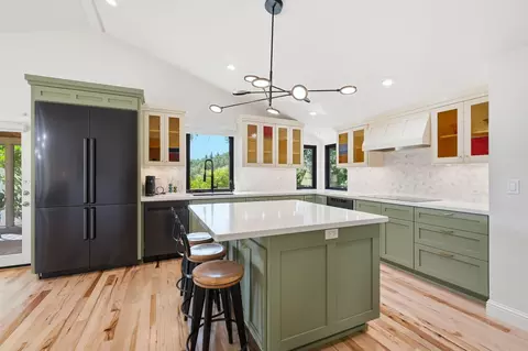 Kitchen - 3350 Mountain Oak Dr, Redding, CA 96001 photo 2 of 2