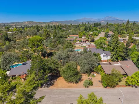 View/Area - 3350 Mountain Oak Dr, Redding, CA 96001 photo 4 of 4