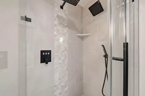 Bath - 3350 Mountain Oak Dr, Redding, CA 96001 photo 6 of 8