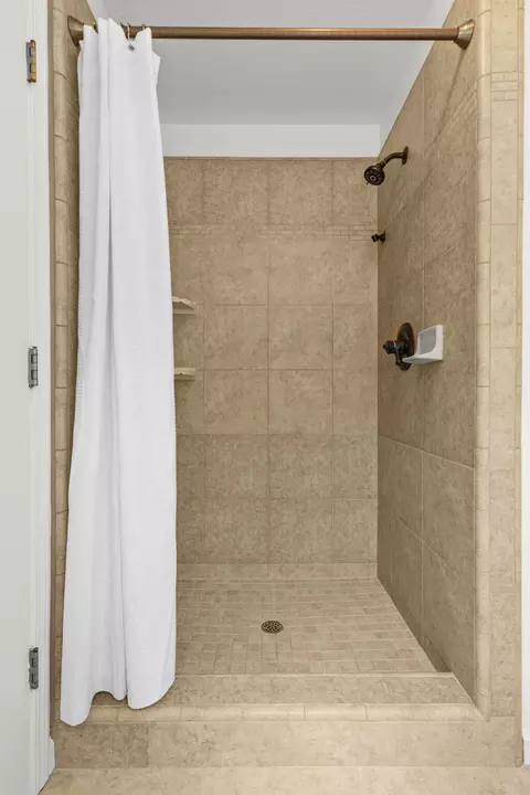 Bath - 3012 Monte Bello Dr, Redding, CA 96001 photo 5 of 6
