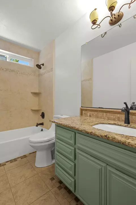 Bath - 3012 Monte Bello Dr, Redding, CA 96001 photo 2 of 6
