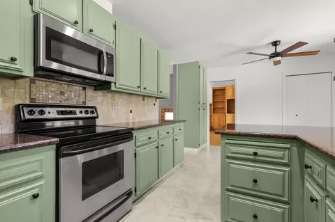 Kitchen - 3012 Monte Bello Dr, Redding, CA 96001 photo 4 of 5