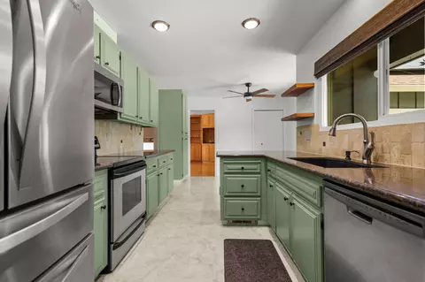 Kitchen - 3012 Monte Bello Dr, Redding, CA 96001 photo 3 of 5