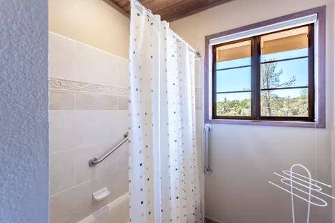 Bath - 16201 Plateau Cir, Redding, CA 96001 photo 3 of 4