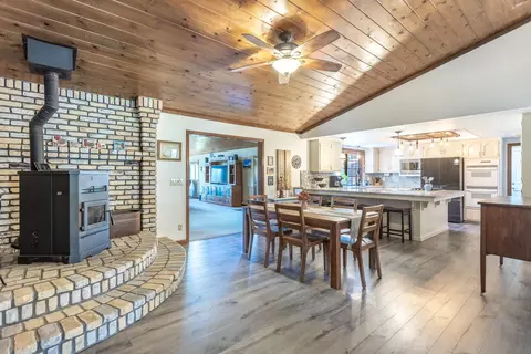 Dining - 16201 Plateau Cir, Redding, CA 96001 photo 3 of 3