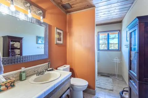 Bath - 16201 Plateau Cir, Redding, CA 96001 photo 2 of 4