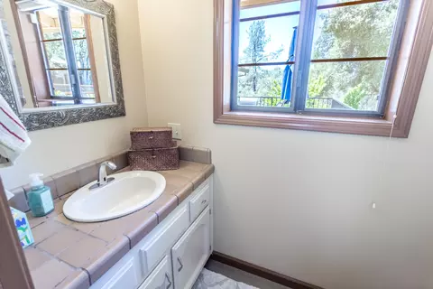 Bath - 16201 Plateau Cir, Redding, CA 96001 photo 4 of 4