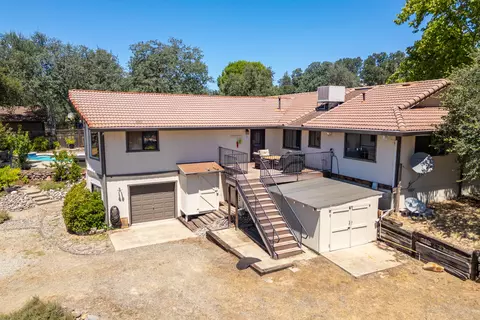 Exterior - 16201 Plateau Cir, Redding, CA 96001 photo 3 of 10