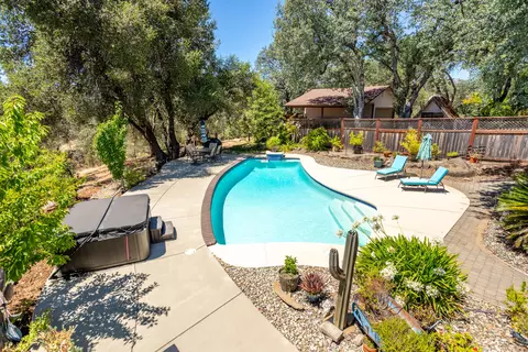 Exterior - 16201 Plateau Cir, Redding, CA 96001 photo 1 of 10