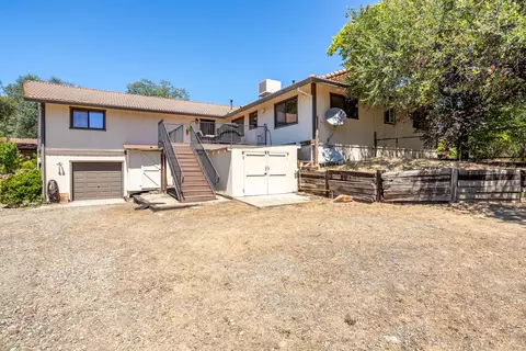 Exterior - 16201 Plateau Cir, Redding, CA 96001 photo 9 of 10