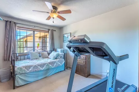 Bedroom - 16201 Plateau Cir, Redding, CA 96001 photo 4 of 4