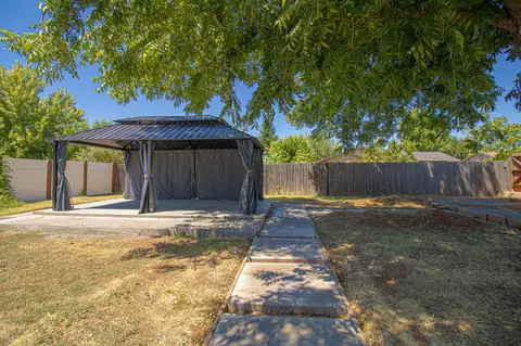 Exterior - 3592 Capricorn Way, Redding, CA 96002 photo 6 of 10