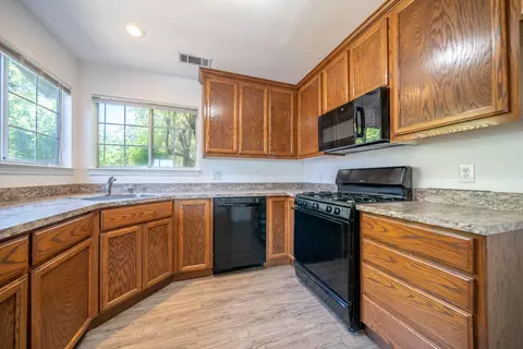 Kitchen - 665 Collyer Dr, Redding, CA 96003 photo 1 of 4