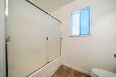 Bath - 665 Collyer Dr, Redding, CA 96003 photo 1 of 2
