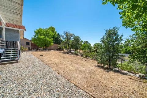 Exterior - 665 Collyer Dr, Redding, CA 96003 photo 6 of 14