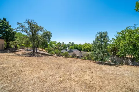 Exterior - 665 Collyer Dr, Redding, CA 96003 photo 7 of 14