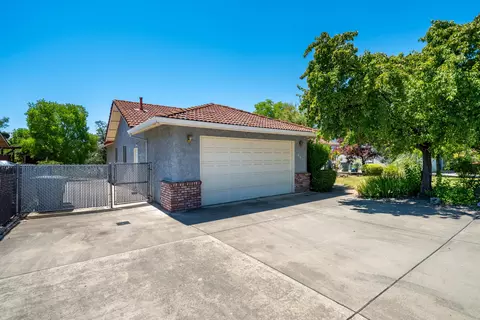 Exterior - 665 Collyer Dr, Redding, CA 96003 photo 1 of 14
