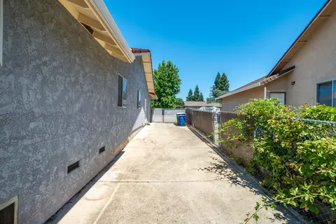 Exterior - 665 Collyer Dr, Redding, CA 96003 photo 13 of 14