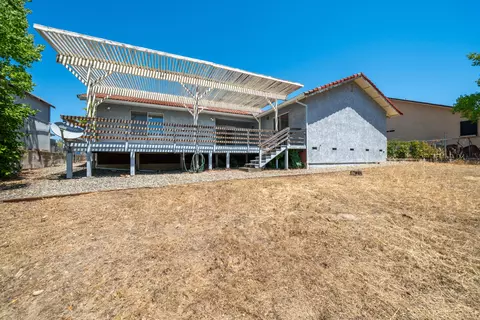 Exterior - 665 Collyer Dr, Redding, CA 96003 photo 12 of 14