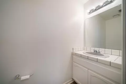 Bath - 665 Collyer Dr, Redding, CA 96003 photo 2 of 2
