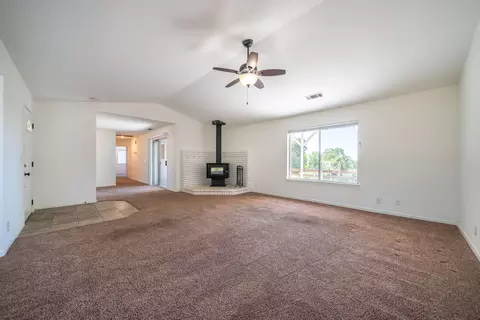 Living - 665 Collyer Dr, Redding, CA 96003 photo 2 of 6
