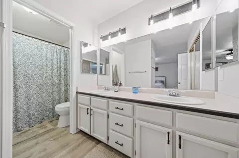 Bath - 1280 Southpointe Dr, Red Bluff, CA 96080 photo 2 of 2