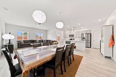 Dining - 3040 Renault Ct, Redding, CA 96002 photo 3 of 3