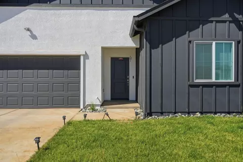 Exterior - 3040 Renault Ct, Redding, CA 96002 photo 1 of 10