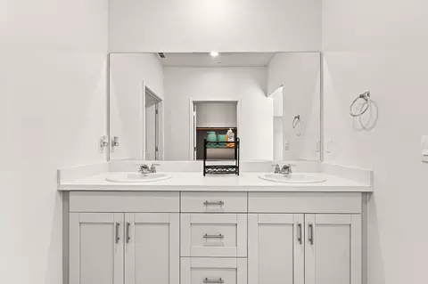Bath - 3040 Renault Ct, Redding, CA 96002 photo 1 of 4