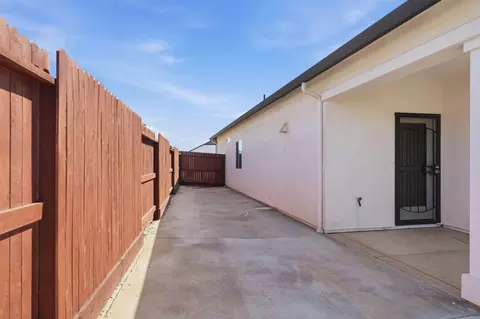 Exterior - 3040 Renault Ct, Redding, CA 96002 photo 3 of 10