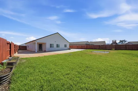 Exterior - 3040 Renault Ct, Redding, CA 96002 photo 4 of 10