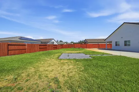 Exterior - 3040 Renault Ct, Redding, CA 96002 photo 7 of 10
