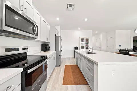 Kitchen - 3040 Renault Ct, Redding, CA 96002 photo 3 of 4