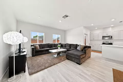 Living - 3040 Renault Ct, Redding, CA 96002 photo 1 of 2