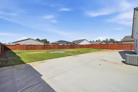 Exterior - 3040 Renault Ct, Redding, CA 96002 photo 8 of 10