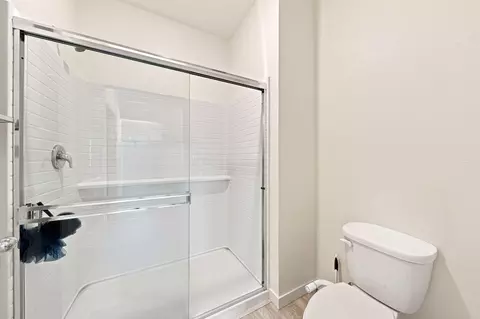 Bath - 3040 Renault Ct, Redding, CA 96002 photo 3 of 4