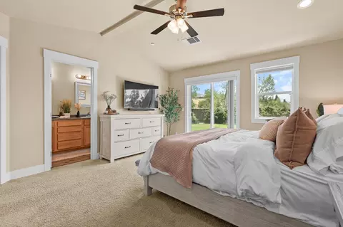 Bedroom - 1265 Yacht Ct, Redding, CA 96003 photo 5 of 7