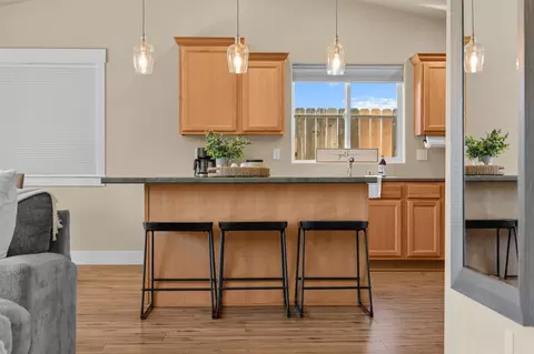 Kitchen - 1265 Yacht Ct, Redding, CA 96003 photo 5 of 9