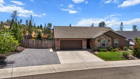 Exterior - 1265 Yacht Ct, Redding, CA 96003 photo 3 of 24