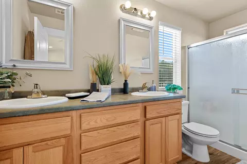 Bath - 1265 Yacht Ct, Redding, CA 96003 photo 1 of 4