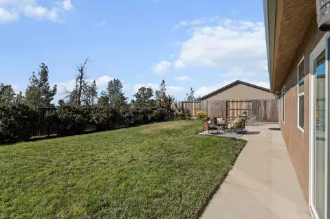 Exterior - 1265 Yacht Ct, Redding, CA 96003 photo 20 of 24