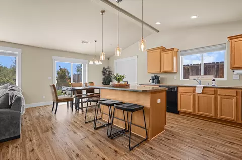 Kitchen - 1265 Yacht Ct, Redding, CA 96003 photo 4 of 9