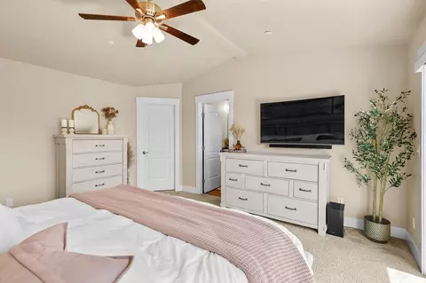Bedroom - 1265 Yacht Ct, Redding, CA 96003 photo 6 of 7