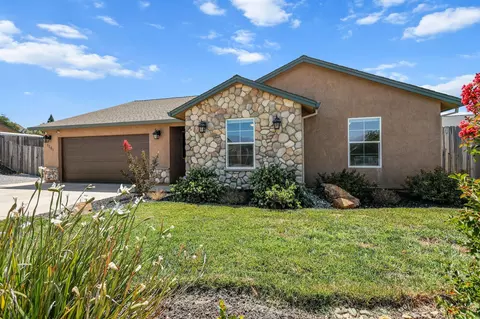 Exterior - 1265 Yacht Ct, Redding, CA 96003 photo 2 of 24