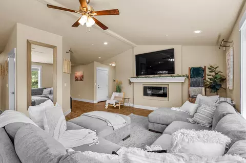 Living - 1265 Yacht Ct, Redding, CA 96003 photo 4 of 6